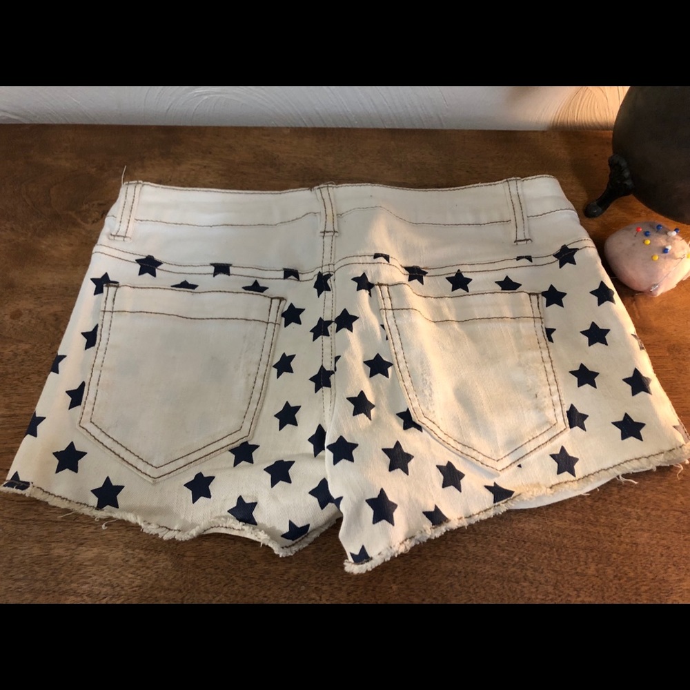 Forever 21 • Mid-rise Flag Shorts - Picture 2 of 3